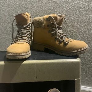 Winter boots - Time and Tru - Size 6 in Womens